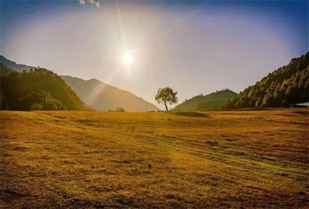 怒江会议旅游：初冬时分，沉醉于怒江的山光水色